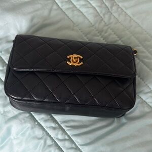 CHANEL Black Quilted shoulder or crossbody bag. AUTHENTIC.  READ DESCRIPTION